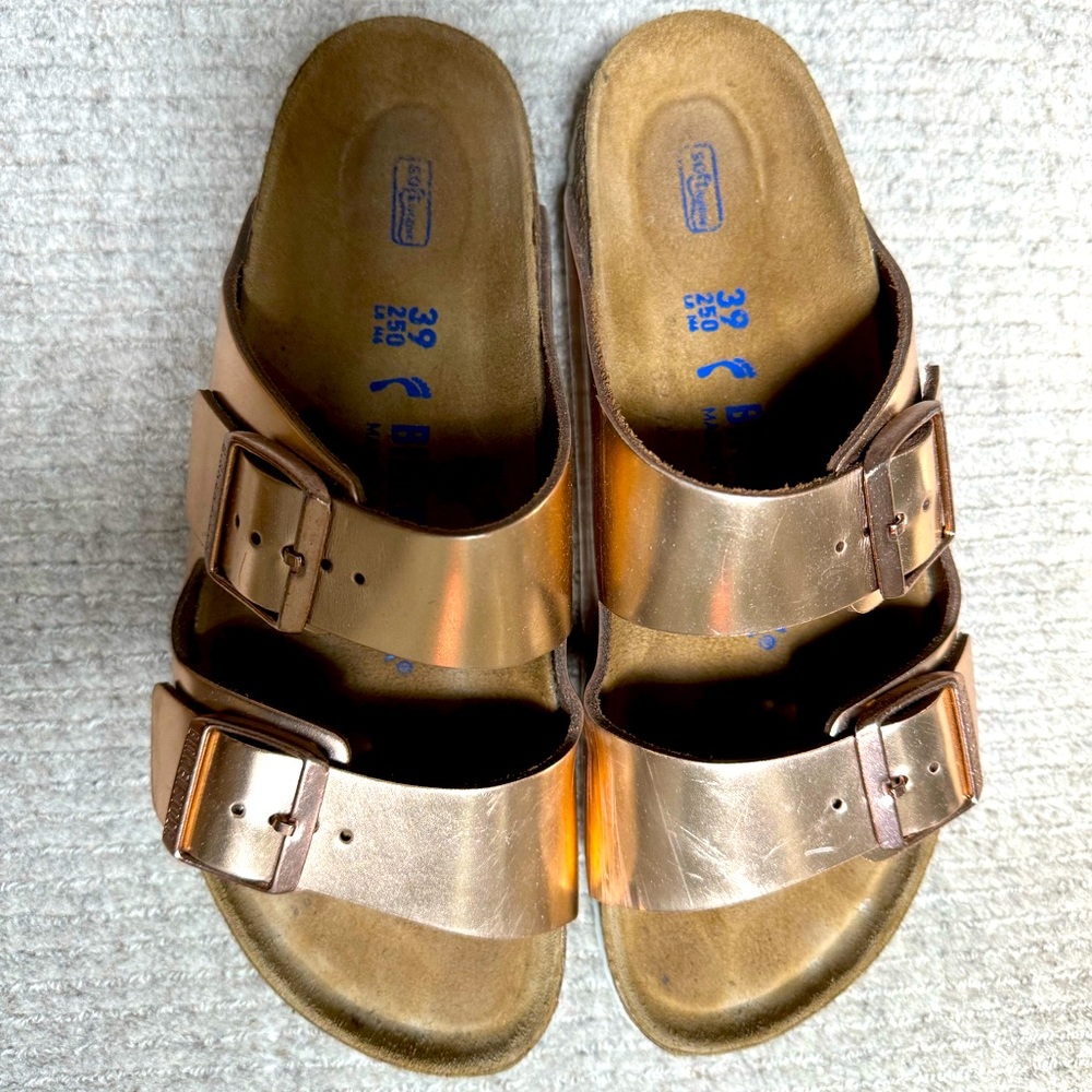 Birkenstock Arizona size 39 (US 8.5) in metallic pink/gold. Very good condition.